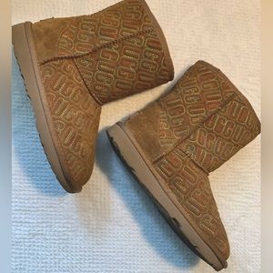 Girls Rainbow Stitch Uggs Size 2